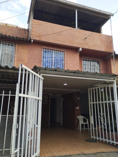 Venta de casa de 3 pisos