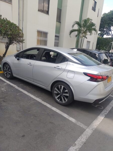 Venta Nissan Versa Inteligente 2021, gasolina, full equipo.