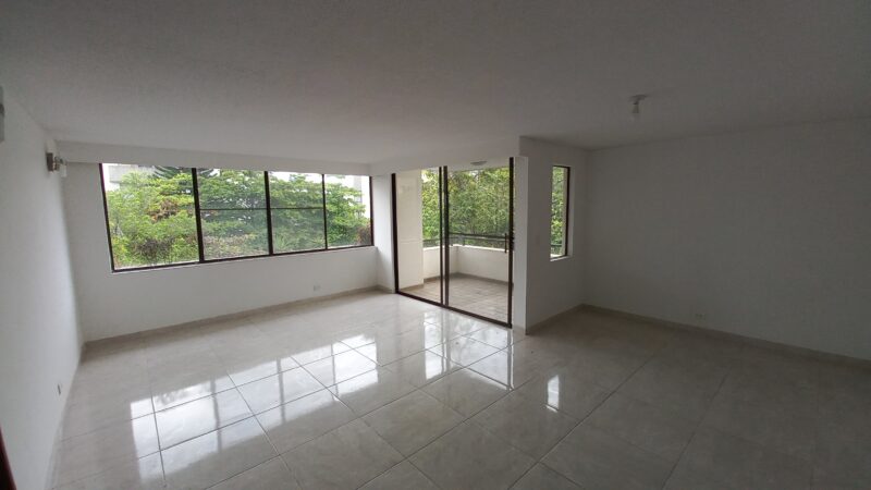 Se arrienda apartamento en Multicentro