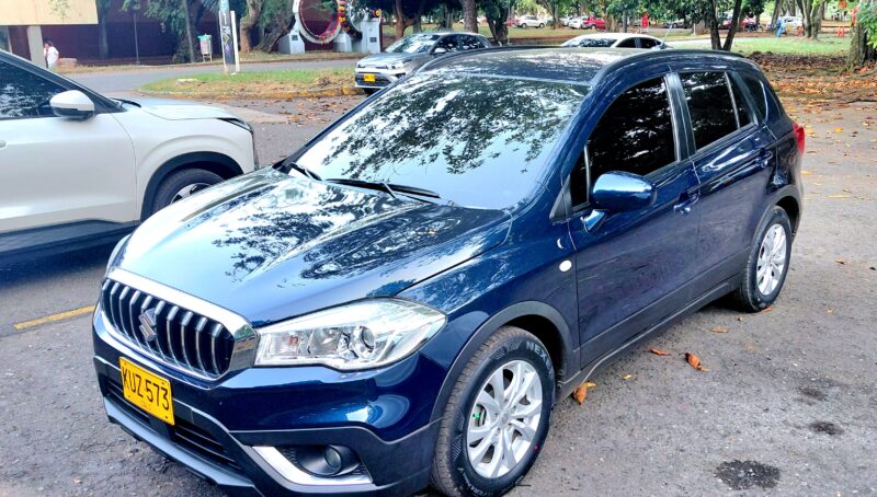 Se vende camioneta SUV Suzuki Scross, 2022, 4×2, 31.000 kms. Automática.
