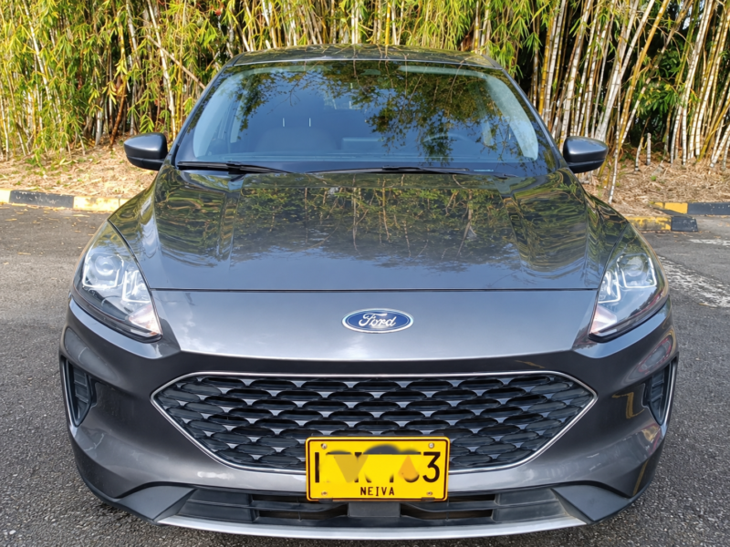 Venta camioneta Ford Escape híbrida 4×2, modelo 2021, color gris, motor 2.5